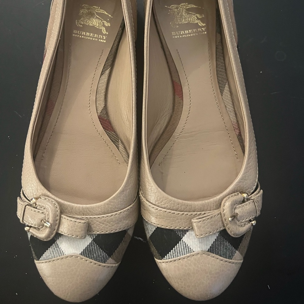 Burberry Women’s Nova Check tan leather flats.
